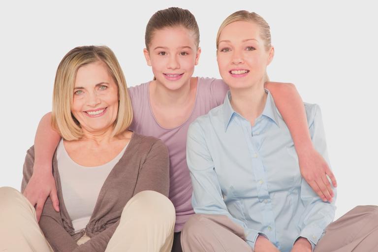 Pubertät, Schwangerschaft, Menopause: Gezielte Zahnvorsorge für Frauen bei Hopmann & Maak in Lemförde. 